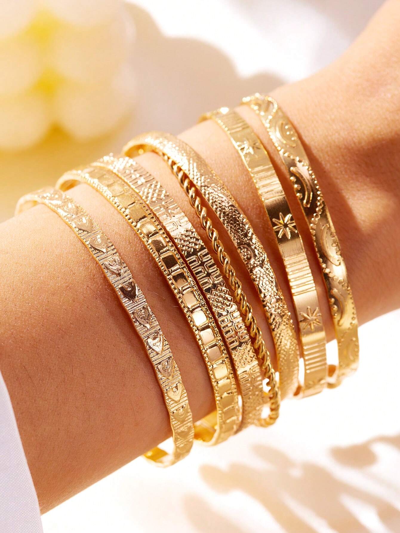 5 Peças Conjunto de Pulseiras Vintage Geométricas Exageradas Multilamelares Embrulhadas Abertas 4 5 Peças Conjunto de Pulseiras Vintage Geométricas Exageradas Multilamelares Embrulhadas Abertas - Imagem 4