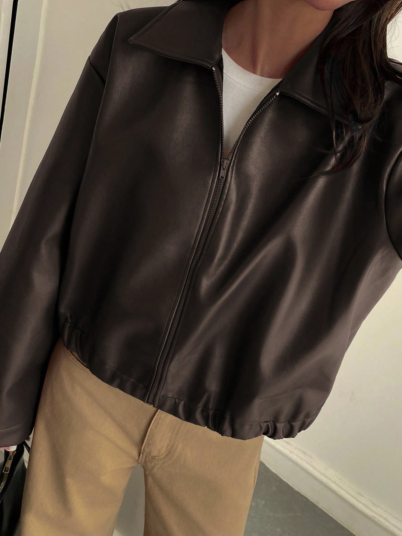 DAZY Jaqueta Casual Solta de Couro Sintético Feminina, Ajuste Regular, Outono/Inverno 4 DAZY Jaqueta Casual Solta de Couro Sintético Feminina, Ajuste Regular, Outono/Inverno - Imagem 4